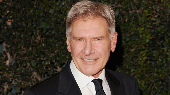 Tak biasanya produser menawarkan aktor tenar secara terbuka.Namun, Harrison Ford dijadwalkan main Star Wars Episode VII. 