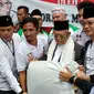 Ma'ruf Amin melepas bantuan untuk disalurkan ke warga Banten, yang terdampak bencana tsunami Selat Sunda. (Liputan6.com/Putu Merta Surya Putra)