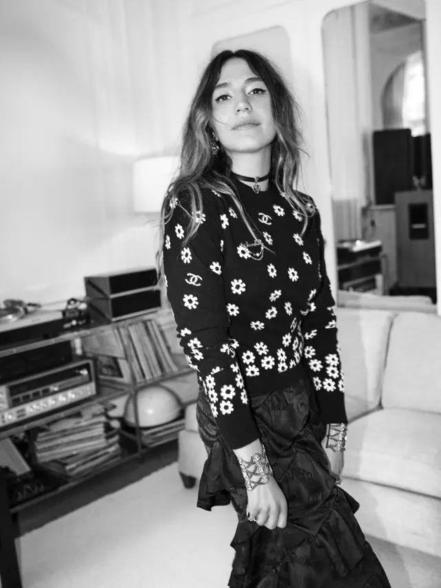 Gaya Izia Higelin, yang Baru Saja Ditunjuk Jadi Wajah Pra Koleksi Chanel SS 2022