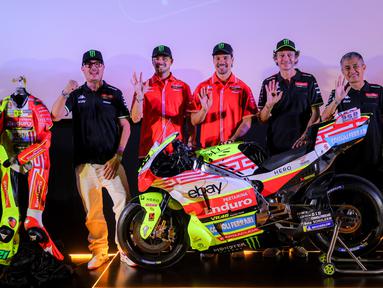Menjelang Moto GP Mandalika 2025, Pertamina Enduro VR46 meluncurkan livery spesial untuk balapan kandang mereka. (Bola.com/Bagaskara Lazuardi)