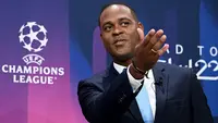 Mantan pemain sepak bola Belanda, Patrick Kluivert, menghadiri upacara pengundian babak perempat final, semifinal, dan final turnamen sepak bola Liga Champions UEFA 2022-2023, di Nyon, pada 17 Maret 2023. (Fabrice COFFRINI/AFP)