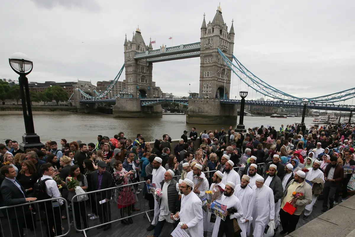 20170605-Muslim London Beri Penghormatan pada Korban Serangan Teror-AP