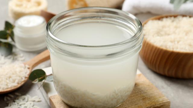 4 Manfaat Air Cucian Beras untuk Kesehatan dan Kecantikan Kulit, Ulik Bersama Yuk