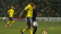 Persegres Gresik United kalah 0-1 dari Persib di Stadion Tri Dharma, Petrokimia, Gresik, Rabu (3/5/2017). (Bola.com/Fahrizal Arnas)