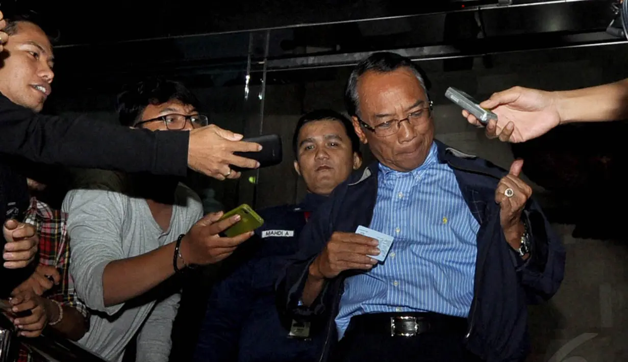 Jero Wacik diperiksa KPK terkait kasus yang menjerat‎ eks Ketua Komisi VII DPR RI Sutan Bhatoegana, Jakarta, Kamis (22/11/2014). (Liputan6.com/Miftahul Hayat) 