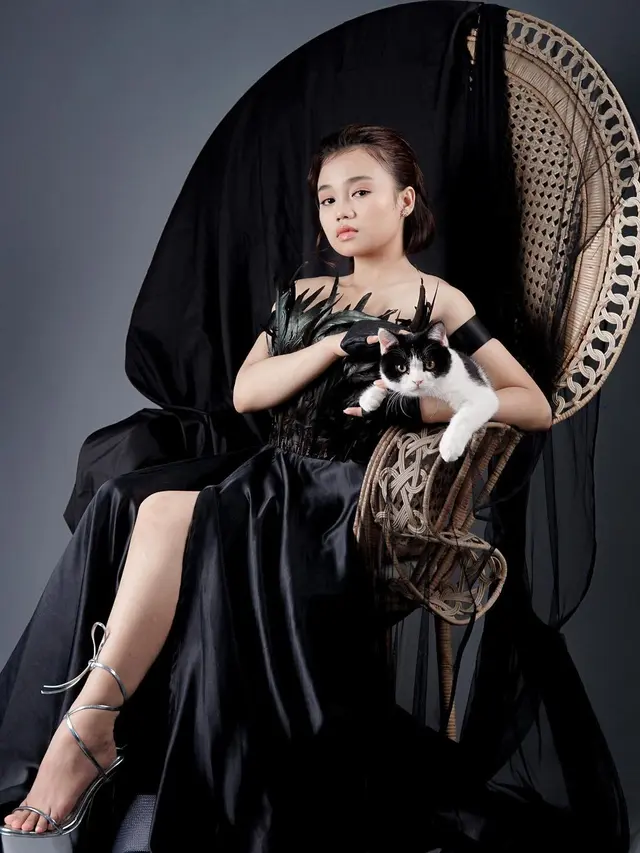 7 Pemotretan Terbaru Aulia DA Bertajuk The Queen of Darkness Ini Curi Perhatian