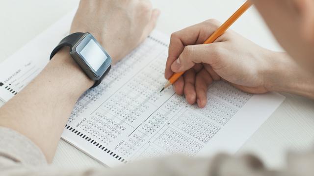Ilustrasi mengerjakan soal ulangan, ujian