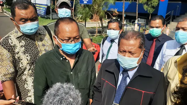 Anak penyanyi Nia Daniaty dilaporkan ke Polda Metro Jaya. Diduga melakukan penipuan dan penggelapan, Jumat (24/9/2021).