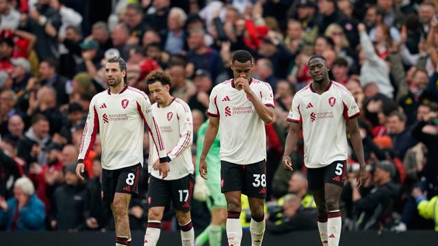 Ekspresi skuad The Reds usai kebobolan gol Kobbie Maino di laga Manchester United vs Liverpool di pekan ke-35 Liga Inggris 2025/2026 di Old Trafford, Minggu (03/05/2026) malam WIB.