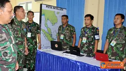 Citizen6, Surabaya: Sebanyak 116 Perwira Siswa (Pasis) Pendidikan Lanjutan Perwira (Diklapa) TNI AL Angkatan ke-19 melaksanakan Latihan Praktek (Latek) geladi Posko Operasi Laut, Rabu (9/5). (Pengirim: Penkobangdikal)