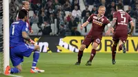 Cesare Bovo bek Torino mencetak gol fantastis dengan tendangan spontan menaklukkan kehebatan Gianluigi Buffon kiper Juventus.