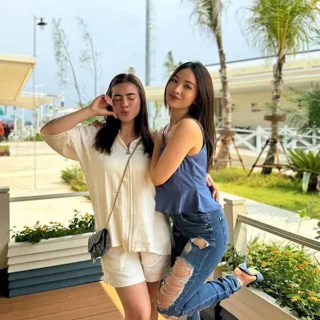 Sering Ditanya Netizen, Ini 6 Potret Temu Kangen Natasha Wilona dan Felicya Angelista