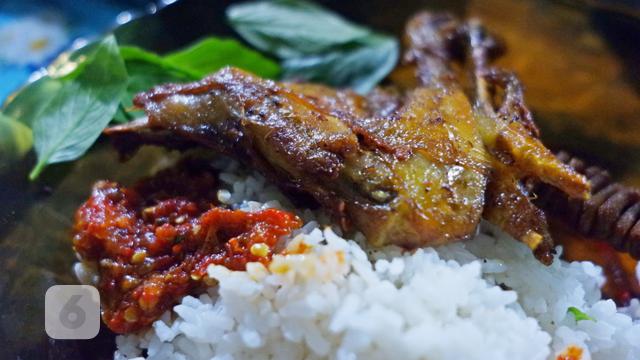 Kuliner Malam Jumat Nikmatnya Menyantap Ayam  Goreng  