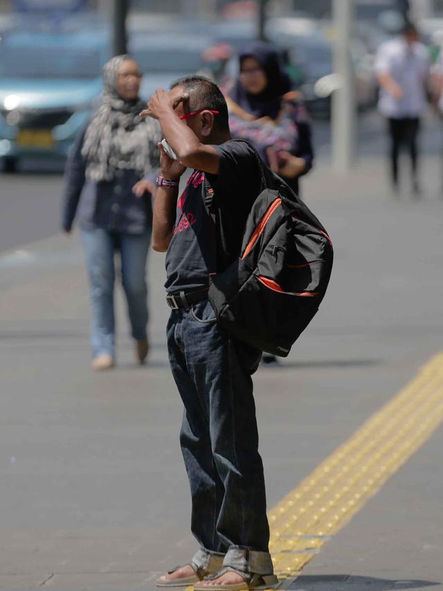 Potret Warga Jakarta Saat Dilanda Suhu Panas