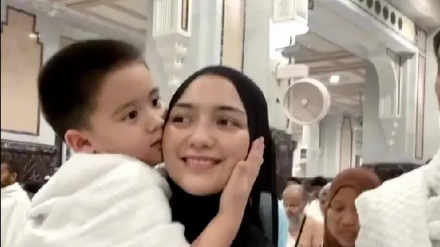 Momen Athar Anak Citra Kirana Ikut Umrah (credit: instagram/citraciki)