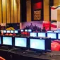 Fasilitas media center berupa tempat kerja yang disiapkan dalam PON XIX 2016 Jawa Barat. (Liputan6.com/Muhammad Sufyan Abdurrahman) 