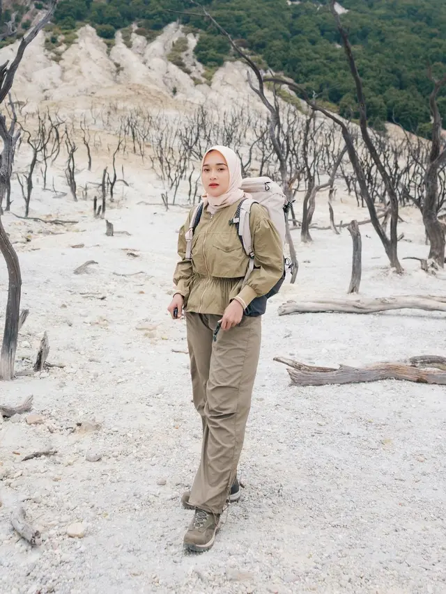 Potret Ririe Fairus saat mendaki gunung (Sumber: Instagram/@ririe_fairus)