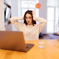 Burnout membuat kita stress dalam menjalankan pekerjaan. Oleh karena itu, kamu butuh beberapa cara ampuh di bawah ini untuk mencegahnya! (Foto dok: Freepik/diana.grytsku).