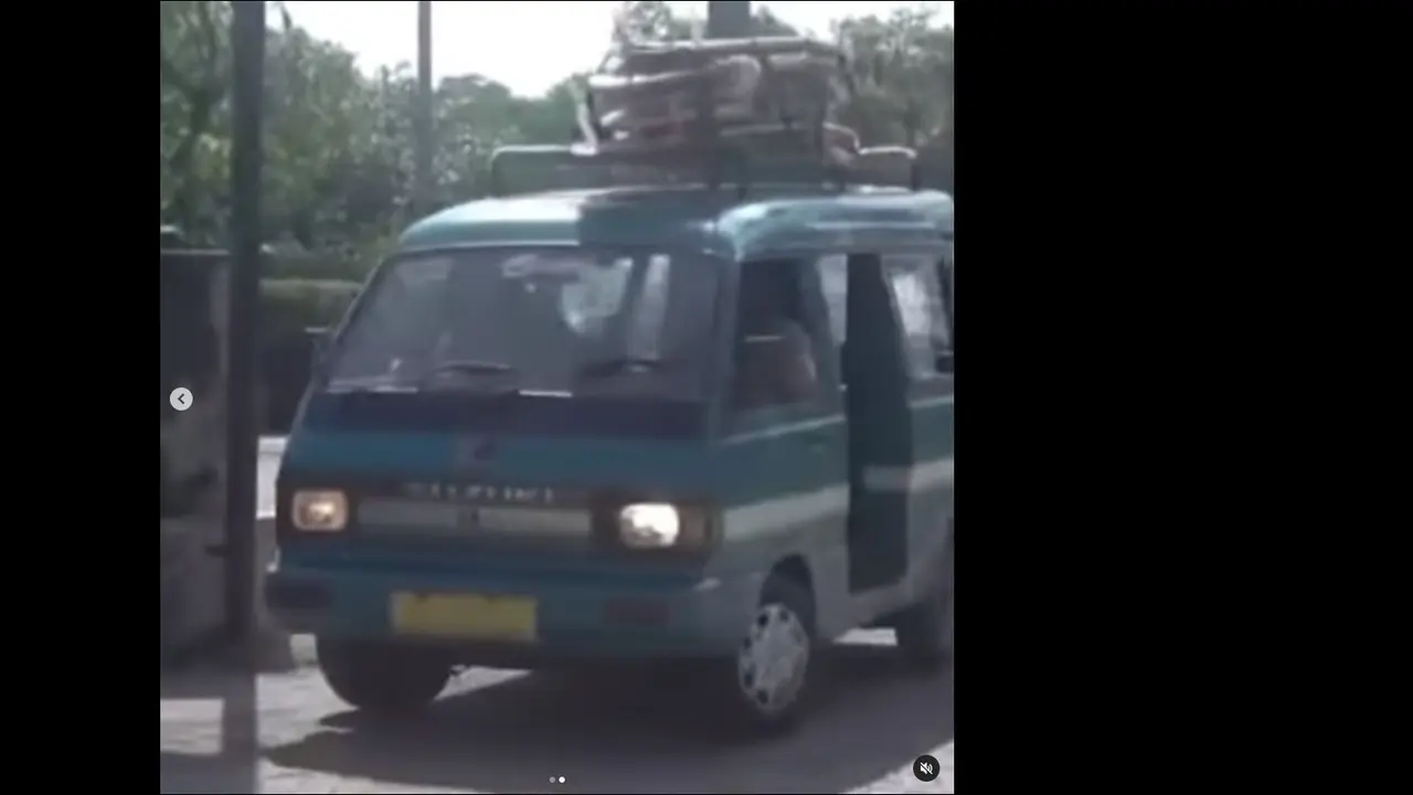 Viral WNA Menyetir Angkot Sambil Bawa Papan Surfing di Bali Akhirnya Ditilang Polisi