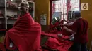 Warga keturunan Tionghoa melakukan ritual bersih-bersih di Vihara Amurva Bhumi, Jakarta, Sabtu (14/1/2022). Tradisi ini rutin dilakukan jelang perayaan Tahun Baru Imlek. (Liputan6.com/Johan Tallo)