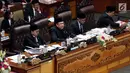 Ketua DPR Bambang Soesatyo (dua kiri) bersama tiga Wakil Ketua DPR Fadli Zon, Agus Hermanto, dan Fahri Hamzah, memimpin Sidang Paripurna di Gedung Nusantara II, Kompleks Parlemen, Senayan, Jakarta, Rabu (14/2. (Liputan6.com/JohanTallo)
