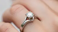 9 Model Cincin Emas Minimalis Berlian Kecil untuk Muslimah Modern, Classy dan Menawan