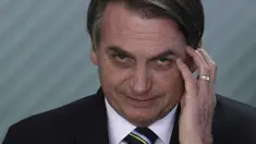 Presiden Brasil Jair Bolsonaro berbicara selama upacara pelantikan di Istana Presiden Planalto, Brasilia, Brasil, 9 April 2019. Bolsonaro pada 7 Juli 2020 mengumumkan dirinya positif terinfeksi virus corona COVID-19. (AP Photo/Eraldo Peres, File)