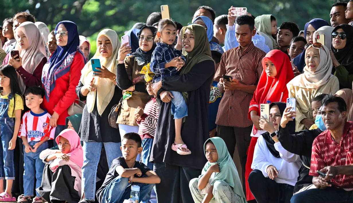 Rangkaian peringatan HUT ke-80 Kemerdekaan Republik Indonesia diikuti dengan pertunjukan kesenian yang memukau dan menambah semarak suasana kemerdekaan. (CHAIDEER MAHYUDDIN/AFP)