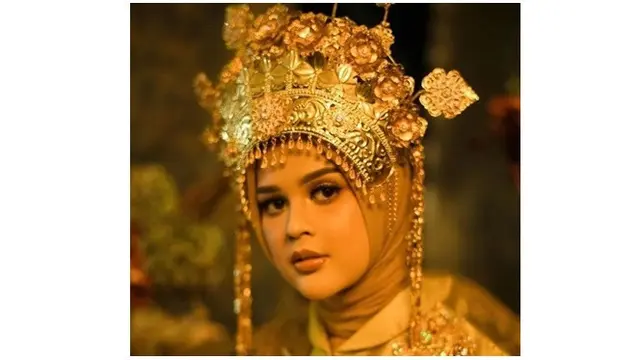 Foto Prewedding Cut Meyriska dan Roger Danuarta Dengan Pakaian Adat Aceh
