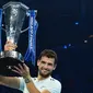 Grigor Dimitrov rayakan gelar ATP World Tour Finals usai mengalahkan David Goffin 7-5, 4-6, 6-3 di di O2 Arena, Senin (20/11/2017) dini hari WIB. (AFP/Glyn Kirk)