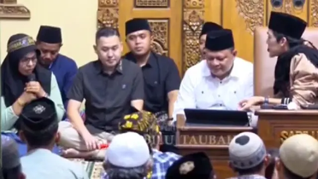 Gus Iqdam membimbing Bu Palupi masuk Islam (SS: YT Este Nyell)
