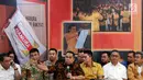 Suasana pernyataan sikap mosi tidak percaya kepada Oesman Sapta Odang selaku Ketum Partai Hanura, Cipayung, Jakarta Timur, Selasa (16/1). Oesman Sapta Odang dinilai sering membuat keputusan sepihak di dalam partai Hanura. (Liputan6.com/Johan Tallo)