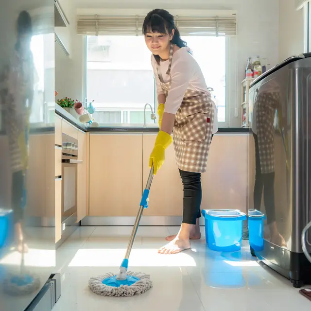 Bikin Mengkilap dan Wangi, Begini Cara Mengepel Lantai Rumah yang Bisa Diterapkan dengan Mudah