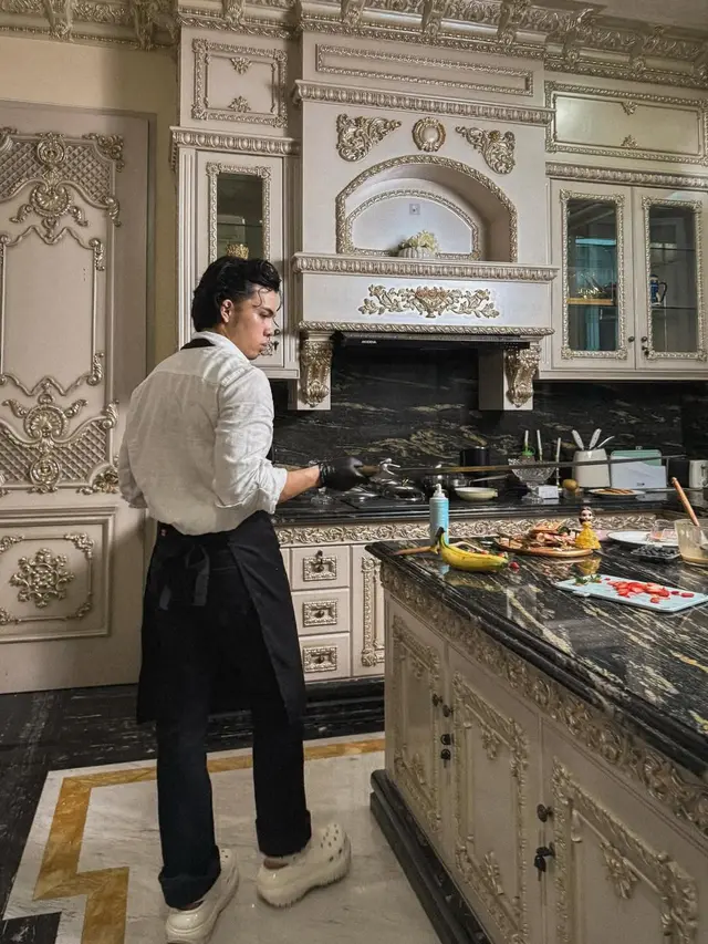 Potret Dapur dan Meja Makan Rumah Saaih Halilintar