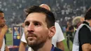 Penyerang PSG, Lionel Messi memegang medalinya setelah tim memenangkan Piala Champions Prancis (Trophee des Champions) mengalahkan Nantes di babak final di Stadion Bloomfield, di Tel Aviv pada 31 Juli , 2022. Lionel Messi mengakhiri musim pertamanya di Paris Saint-Germain dengan manis. La Pulga berhasil mengangkat trofi Liga Prancis 2021/2022