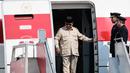 Presiden Prabowo Subianto tiba di Pangkalan Udara Halim Perdanakusuma, Jakarta Timur, Jakarta, pada Selasa 14 Oktober 2025. (YASUYOSHI CHIBA/AFP)