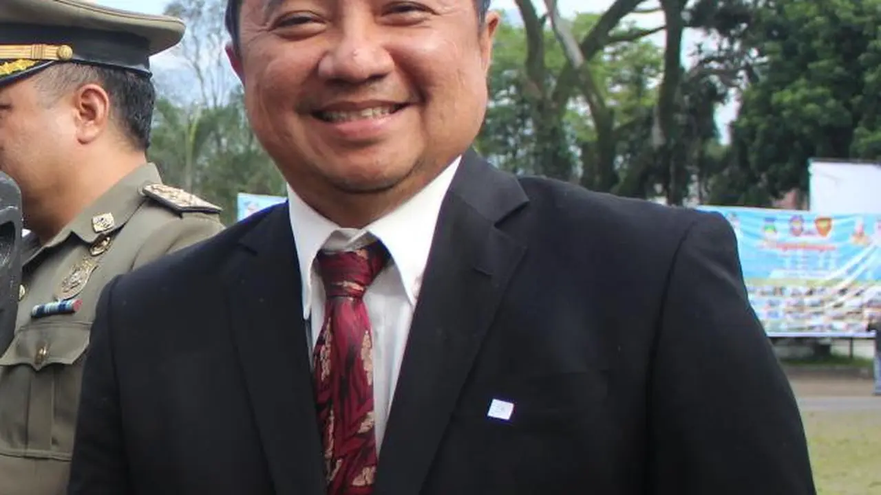 Rektor Uniga Abdusy Syakur Amin di sela-sela kegiatan apel bersama Forkopimda Garut