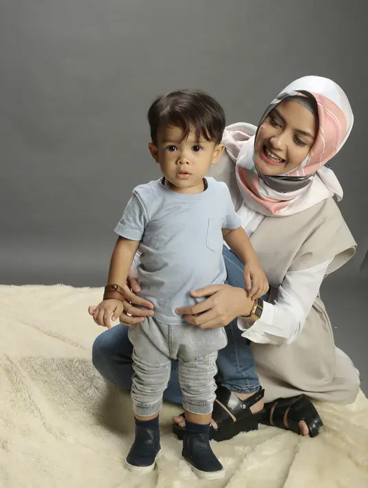 Belum lama ini, perempuan yang biasa disapa Reva itu juga sempat galau dengan tawaran kembali bermain sinetron. Meski sempat bingung, ia akhirnya menerima tawaran tersebut, karena syaratnya dikabulkan. (Bambang E. Ros/Bintang.com)