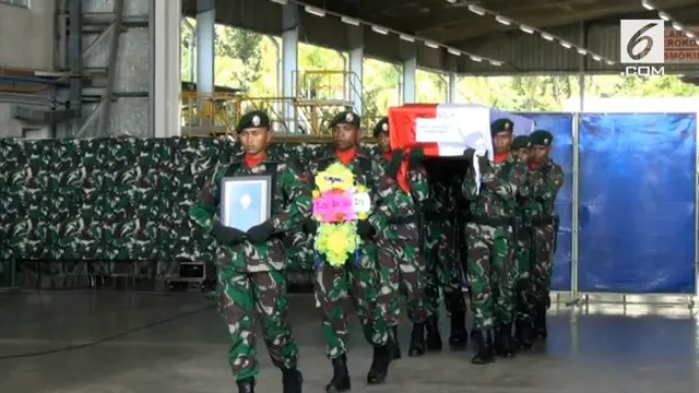 Panglima TNI dan Wakapolri melepas jenazah Sertu Anumerta Handoko. Jenazah diterbangkan ke Sorong untuk diserahkan kepada pihak keluarga. Anggota Yonif 755 ini menjadi korban saat kelompok kriminal bersenjata menyerang Pos Mereka di Nduga.