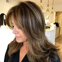 Warna Rambut untuk Wanita Usia 30-an (Sumber: Instagram/highlightsraymondserio_colorist)