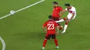 Pemain Turki Irfan Kahveci (kanan) mencetak gol ke gawang Swiss pada pertandingan Grup A Euro 2020 di Stadion Olimpiade Baku, Baku, Azerbaijan, Minggu (20/6/2021). Swiss menang 3-1. (Naomi Baker/Pool via AP)