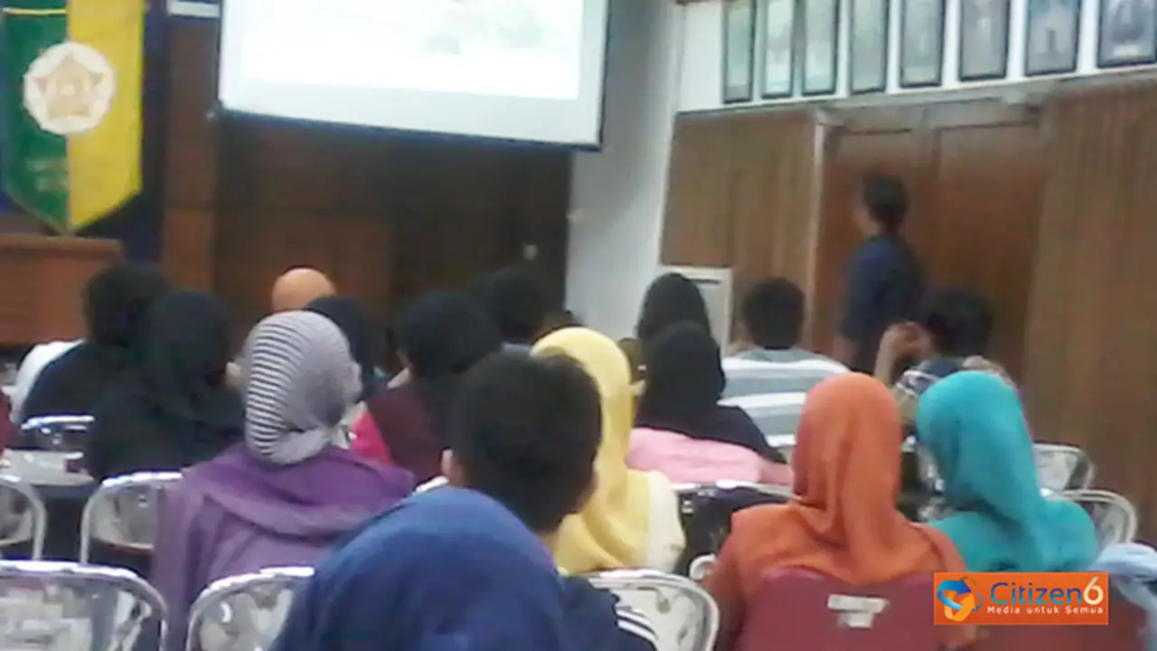 Kuliah Tamu Konservasi Komodo Biologi UGM