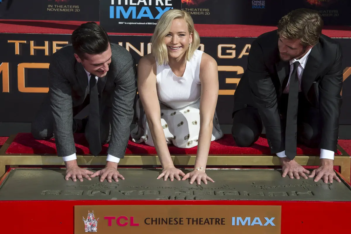 20151101-Pemain Hunger Games Tinggalkan Jejak di TCL Chinese theatre