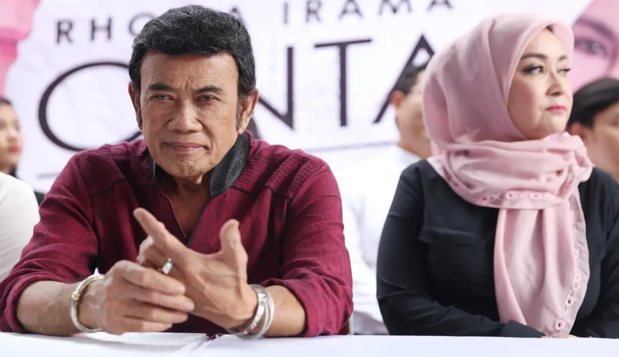 Raja Dangdut Rhoma Irama memutuskan untuk menerima tawaran bermain sinetron stripping. Sebelumnya, ia tak sreg dengan jadwal sinetron yang kejar tayang. (Nurwahyunan/Bintang.com)