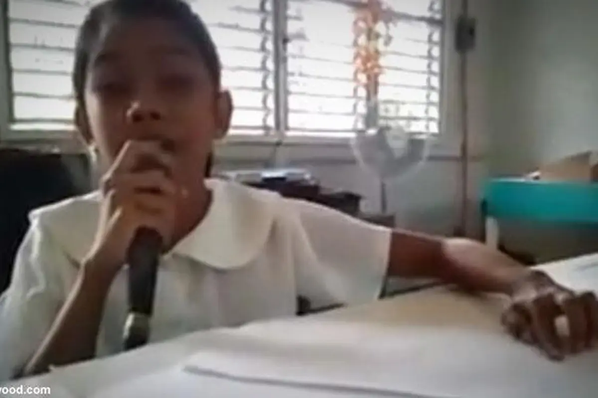 Gadis tunanetra yang menyanyikan Wrecking Balls. (Youtube)