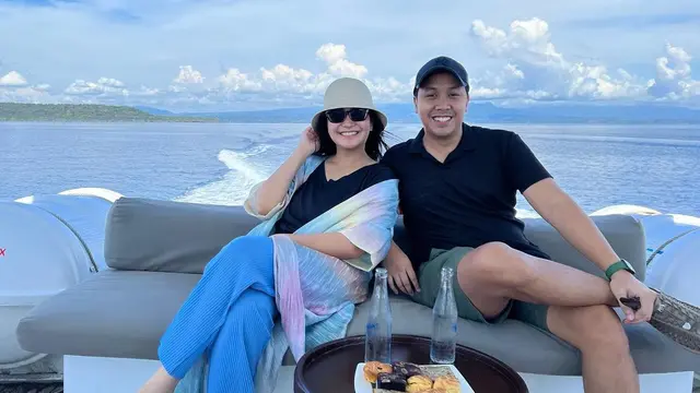 Caca Tengker Liburan Bareng Suami