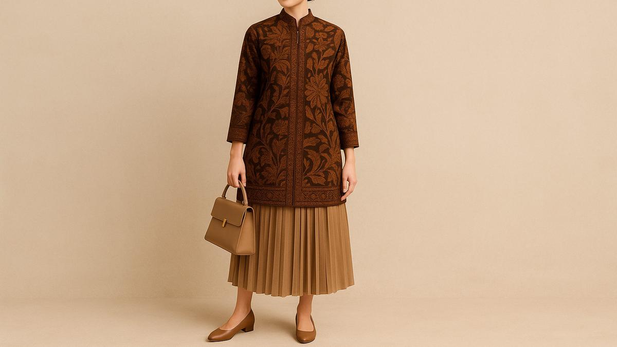 7 Inspirasi Model Tunik Batik Setelan Rok yang Simpel Tapi Mewah