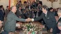 21-11-1985: Jabat Tangan dan Star Wars AS-Soviet