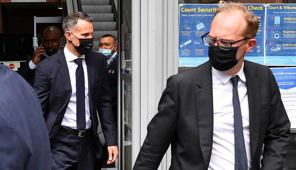 Pada 28 April 2021, Giggs menjalani sidang perdana di Pengadilan Megistrate's, Manchester. Selama 13 menit ia memberikan keterangan terkait kasus kekerasan antara dirinya dengan mantan pacarnya, Kate Greville dan beberapa dakwaan lainnya. (Foto: AFP/Paul Ellis)