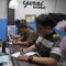 Petugas saat melayani perpanjangan pajak kendaraan bermotor di Pelayanan Gerai Samsat, Thamrin City, Jakarta Pusat, Sabtu (27/6).  &copy;2015 merdeka.com/imam buhori